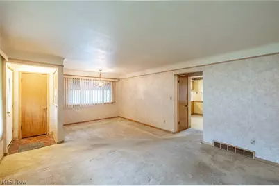 9609 Alexander Road, Garfield Heights, OH 44125 - Photo 7