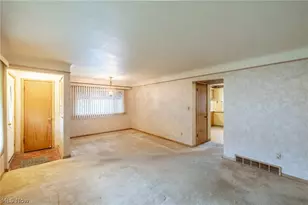 9609 Alexander Rd, Garfield Heights, OH 44125 - Photo 7