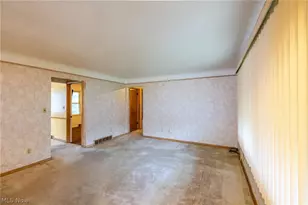 9609 Alexander Rd, Garfield Heights, OH 44125 - Photo 5