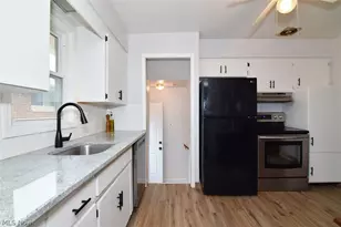 1098 Homestead Rd, South Euclid, OH 44121 - Photo 7