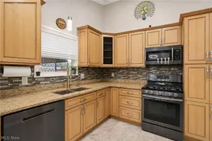 1178 Golden Gate Blvd, Mayfield Heights, OH 44124 - Photo 7
