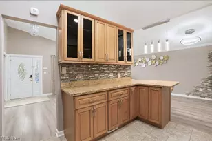 1178 Golden Gate Blvd, Mayfield Heights, OH 44124 - Photo 9