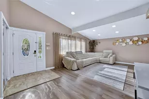 1178 Golden Gate Blvd, Mayfield Heights, OH 44124 - Photo 3