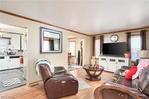 942 Bellflower Ave SW, Canton, OH 44710 - Photo 3