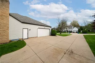 4343 Cobblestone Dr, Akron, OH 44321 - Photo 5