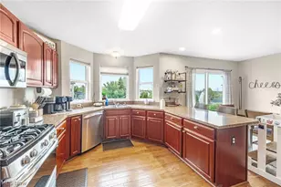 846 Longbrook Dr, Wadsworth, OH 44281 - Photo 9