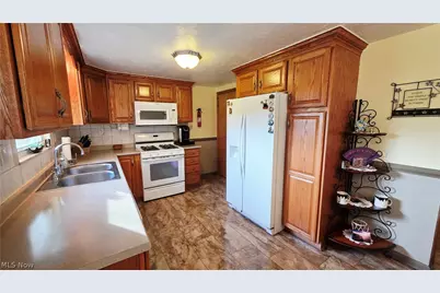 162 Orange Drive, Williamstown, WV 26187 - Photo 5