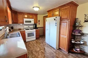 162 Orange Dr, Williamstown, WV 26187 - Photo 5