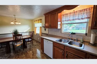 162 Orange Drive, Williamstown, WV 26187 - Photo 3