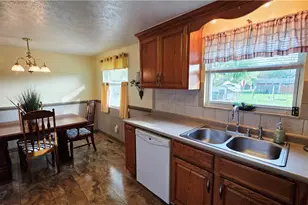 162 Orange Dr, Williamstown, WV 26187 - Photo 3