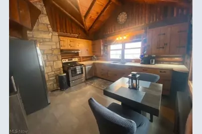 1104 Lake Road, Conneaut, OH 44030 - Photo 3