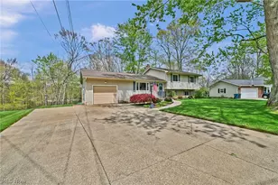 3109 Fair Oaks Dr, Norton, OH 44203 - Photo 3