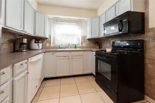 1640 Wiltshire Rd, Akron, OH 44313 - Photo 7