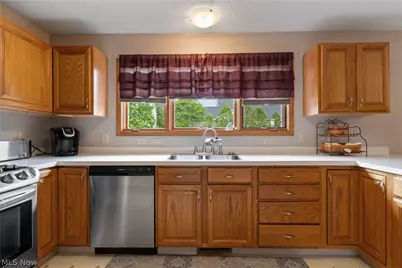 668 Oakcrest Drive, Wadsworth, OH 44281 - Photo 11