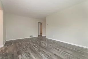 434 E 272nd St, Euclid, OH 44132 - Photo 3