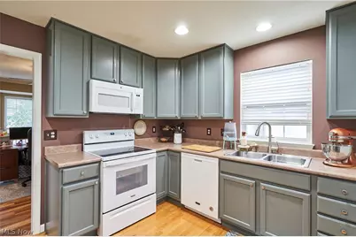 572 Colonial Drive, Painesville, OH 44077 - Photo 9
