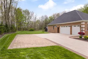 8622 Hunters Ridge Run, Wadsworth, OH 44281 - Photo 3
