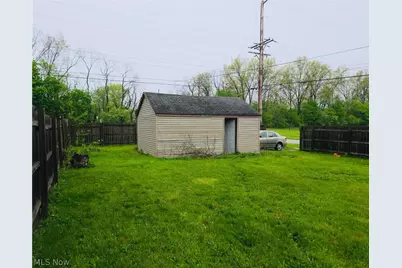 2402 E 35th Street, Lorain, OH 44055 - Photo 17