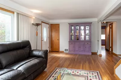 5042 N Barton Road, Lyndhurst, OH 44124 - Photo 3