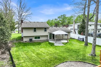 17024 Hunting Meadows Drive, Strongsville, OH 44136 - Photo 39