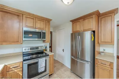 142 E Bridge Street, Berea, OH 44017 - Photo 15