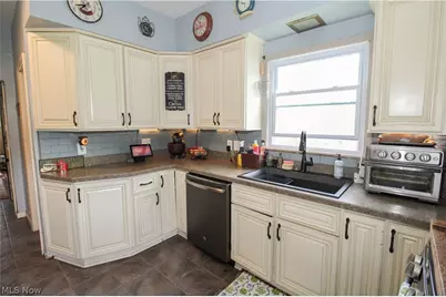 4040 Broadway, Lorain, OH 44052 - Photo 9
