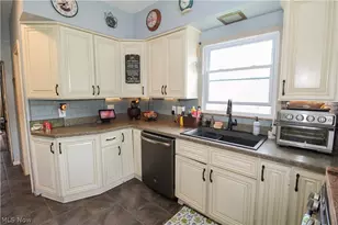 4040 Broadway, Lorain, OH 44052 - Photo 9