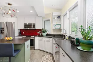 21012 Halburton Rd, Beachwood, OH 44122 - Photo 3