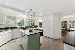 21012 Halburton Rd, Beachwood, OH 44122 - Photo 5