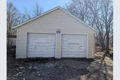 407 W 22nd Street, Lorain, OH 44052 - Photo 9