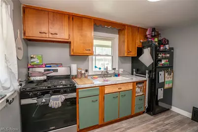 462 Fenton Avenue NE, Canton, OH 44704 - Photo 9