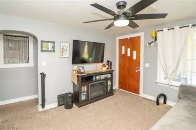 462 Fenton Avenue NE, Canton, OH 44704 - Photo 3