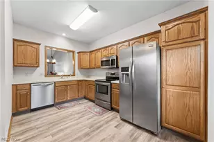 2423 Charing Cross Rd NW, Canton, OH 44708 - Photo 7