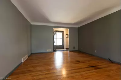 5180 Thornbury Road, Lyndhurst, OH 44124 - Photo 3