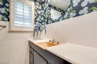 22212 E Byron Rd, Huber Heights, OH 44122 - Photo 11