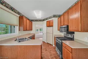 10400 E Ravine View Ct, North Royalton, OH 44133 - Photo 11