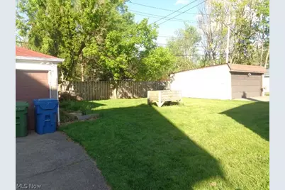 9504 Eureka Parkway, Parma Heights, OH 44130 - Photo 3
