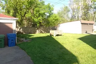 9504 Eureka Pkwy, Parma Heights, OH 44130 - Photo 3