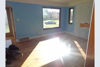 9504 Eureka Parkway, Parma Heights, OH 44130 - Photo 5