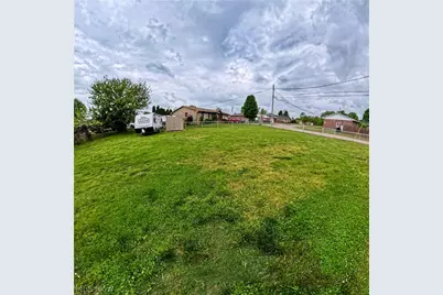708 Circle Drive, Belpre, OH 45714 - Photo 5