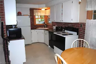 3435 Center Dr, Parma, OH 44134 - Photo 9