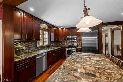 6736 Big Creek Parkway, Middleburg Heights, OH 44130 - Photo 5