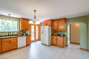 3241 W 231st St, North Olmsted, OH 44070 - Photo 9