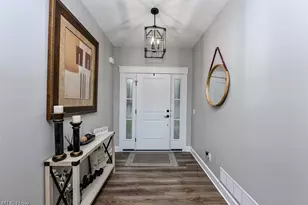 1702 Honeychuck Ln, Kent, OH 44240 - Photo 3