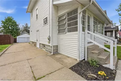 2310 17th Street SW, Akron, OH 44314 - Photo 3