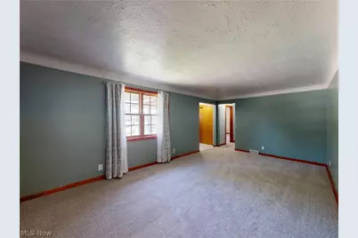 35952 Lakomis Drive, Eastlake, OH 44095 - Photo 13