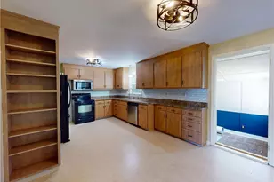 35952 Lakomis Dr, Eastlake, OH 44095 - Photo 7