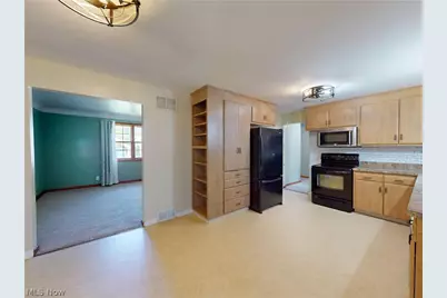 35952 Lakomis Drive, Eastlake, OH 44095 - Photo 11