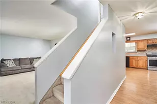 917 Proehl Dr, Barberton, OH 44203 - Photo 3