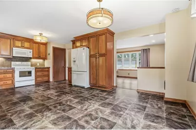 1107 Lynbrook Street SE, North Canton, OH 44720 - Photo 11
